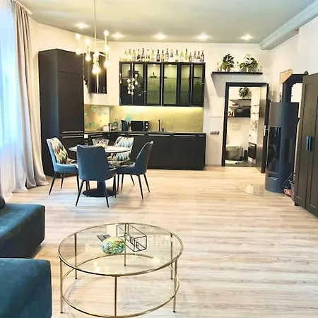 Spacious Stylish Studio In The City Center